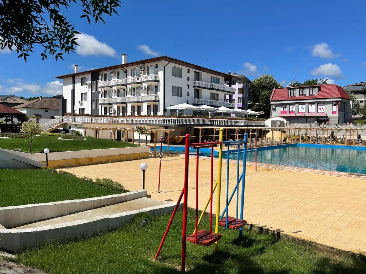 Hotel Elit Kirkovo  Bagian luar foto