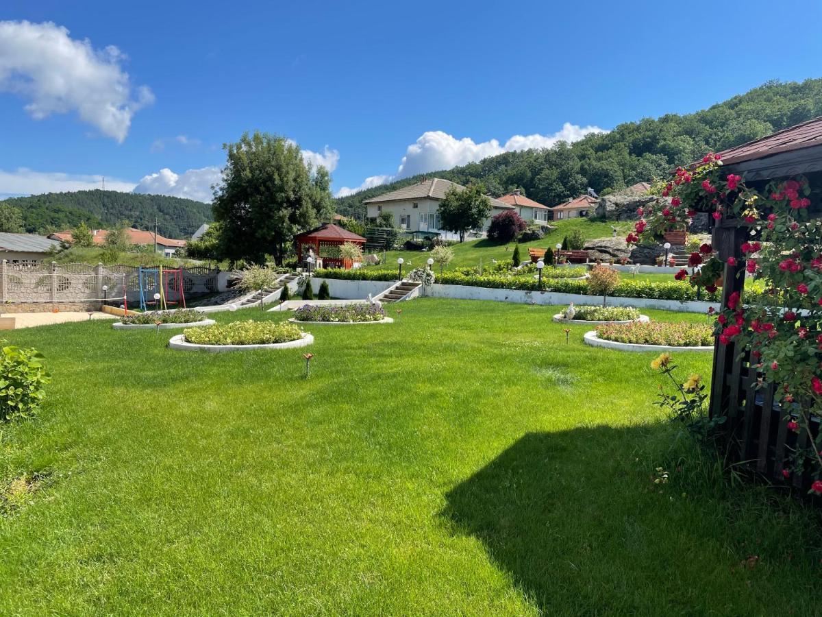 Hotel Elit Kirkovo  Bagian luar foto