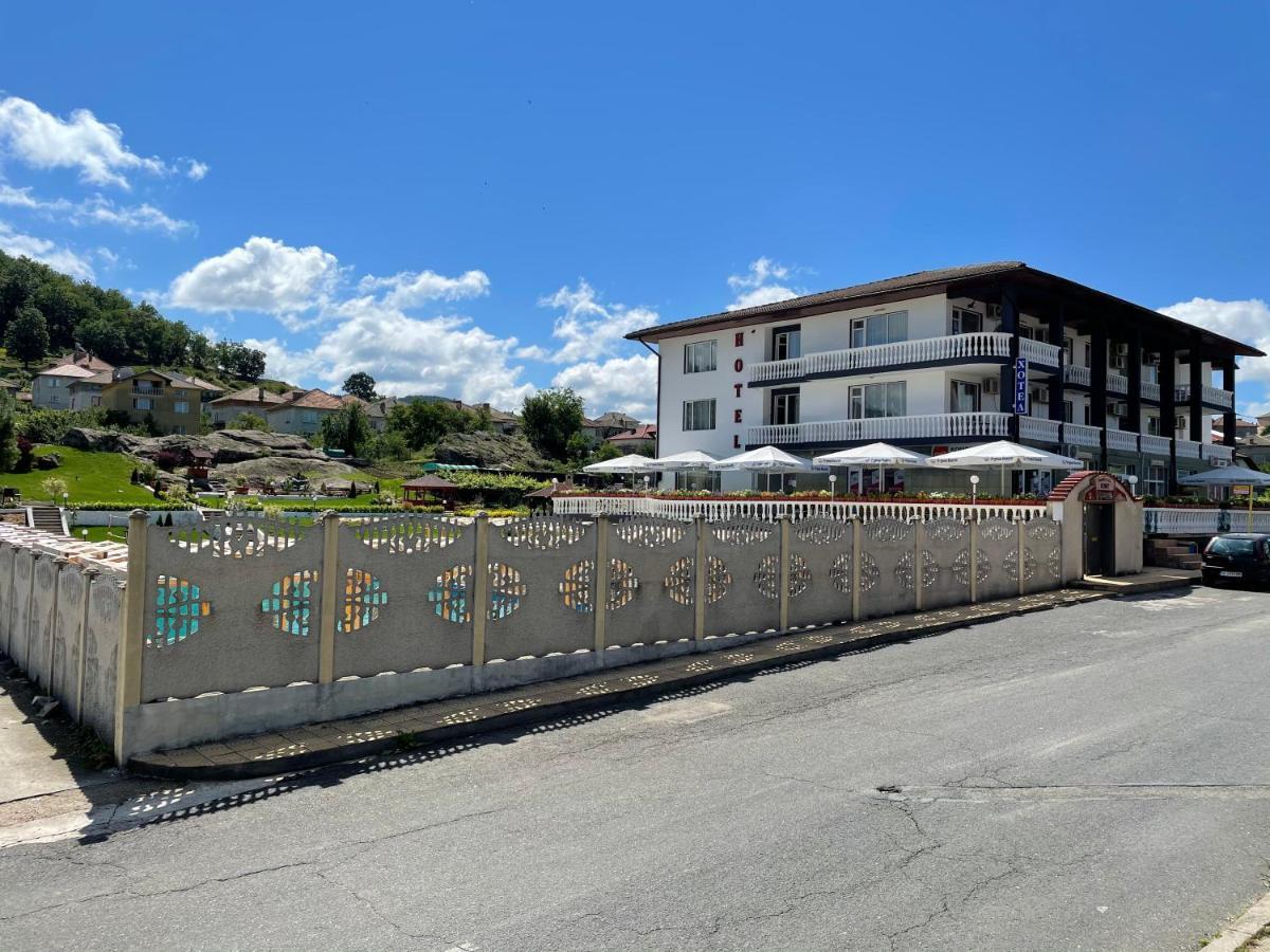 Hotel Elit Kirkovo  Bagian luar foto