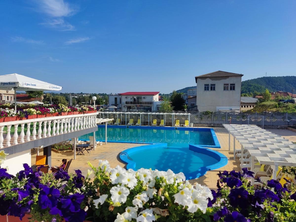 Hotel Elit Kirkovo  Bagian luar foto
