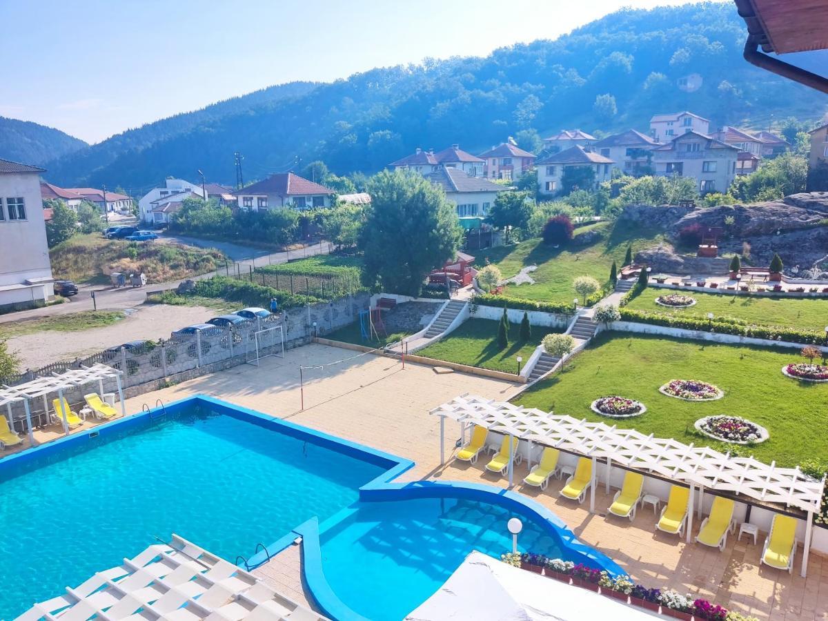 Hotel Elit Kirkovo  Bagian luar foto