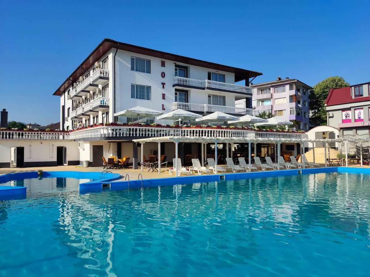 Hotel Elit Kirkovo  Bagian luar foto