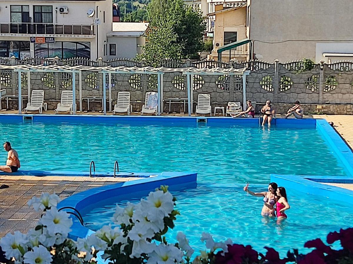 Hotel Elit Kirkovo  Bagian luar foto
