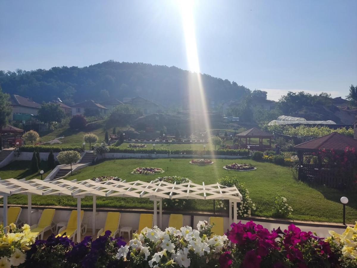 Hotel Elit Kirkovo  Bagian luar foto