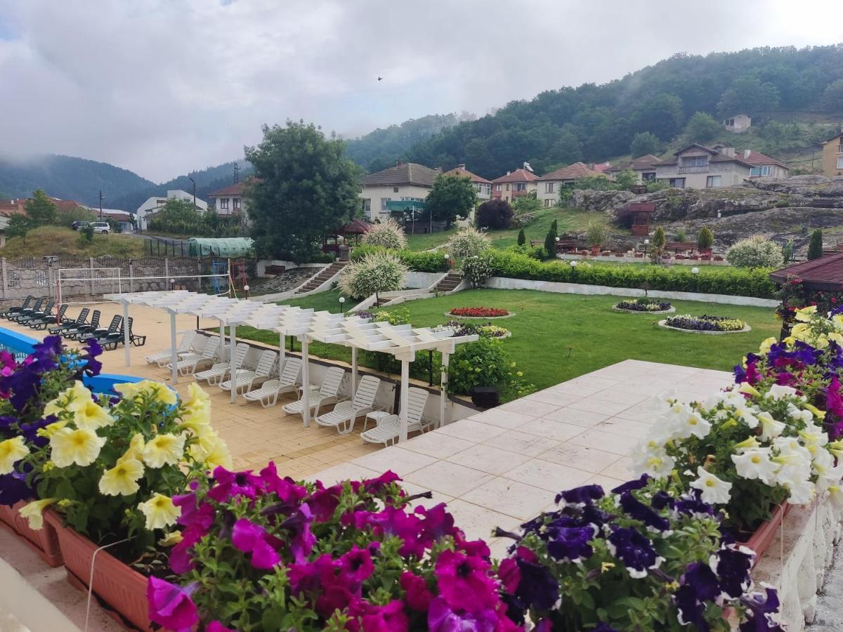 Hotel Elit Kirkovo  Bagian luar foto