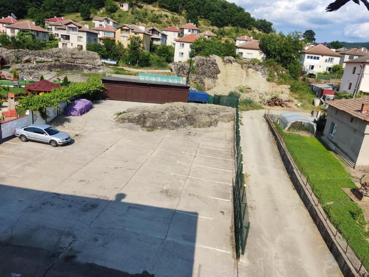 Hotel Elit Kirkovo  Bagian luar foto